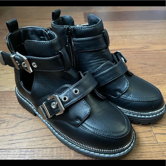 River Island Girls Black Faux Leather Buckle Boots US size 2 NWT - Picture 2 of 6